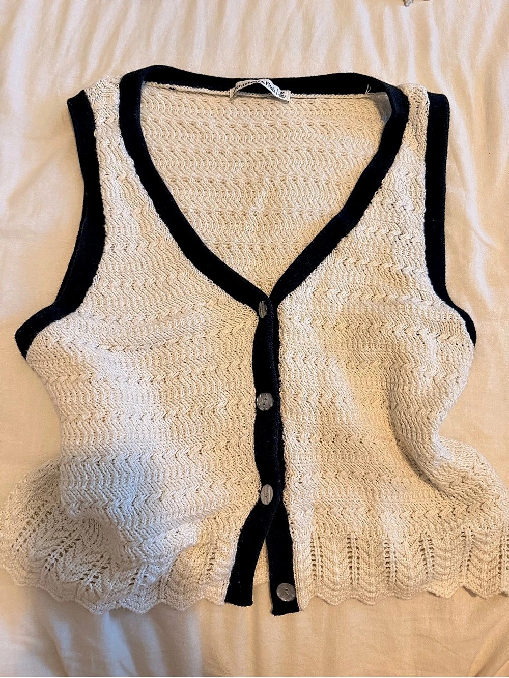 Abercrombie & Fitc Button-Up Sweater Vest Cream & Black Size Medium